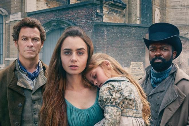 Kurjat on tarina mielivallasta ja alistamisesta. Päähenkilöitä ovat Jean Valjean (Dominic West), Fantine (Lily Collins), Child Cosette (Mailow Defoy) ja Javert (David Oyelowo). KUVA: Yle Kuvapalvelu