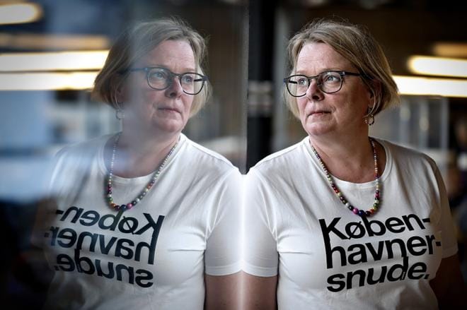 Tanskassa pitkään asunut Annukka Oksanen vieraili Seinäjoen seudun Pohjola Norden ry:n järjestämässä keskustelutilaisuudessa Apila-kirjastolla keskiviikkona. KUVA: TOMI KOSONEN