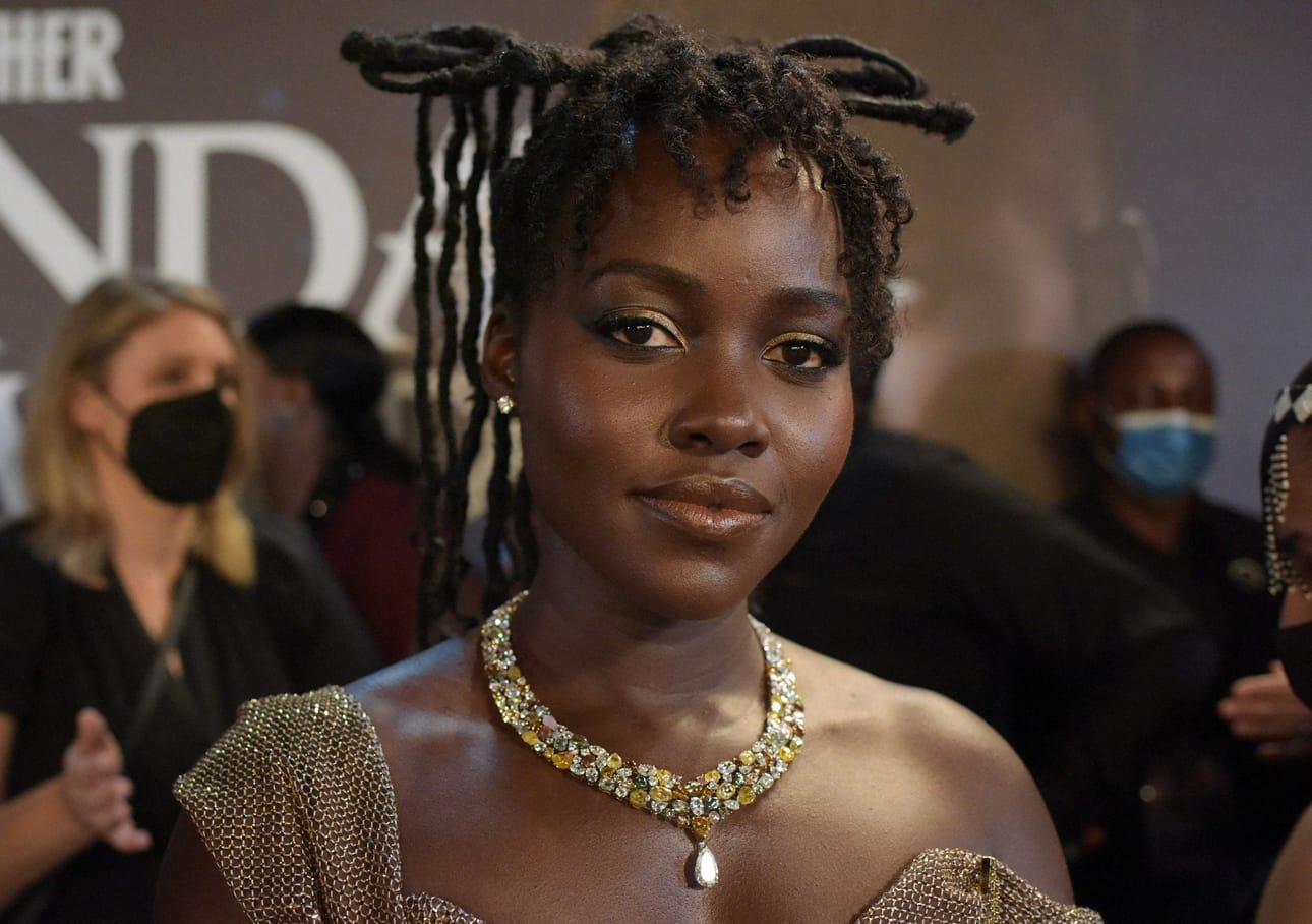 Näyttelijä Lupita Nyong'on (kuvassa) mukaan Black Pantherin ja jatko-osan käsikirjoittaja-ohjaaja Ryan Coogler käsittelee elokuvassa omaa ja jaettua surua. LEHTIKUVA/AFP