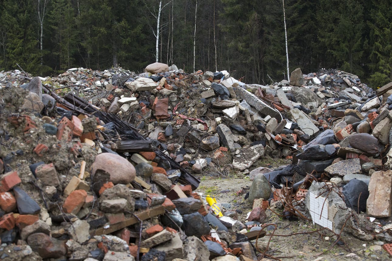 Valtuutetut haluavat tietää, mitä asbestin puhdistaminen maksaa kaupungille.