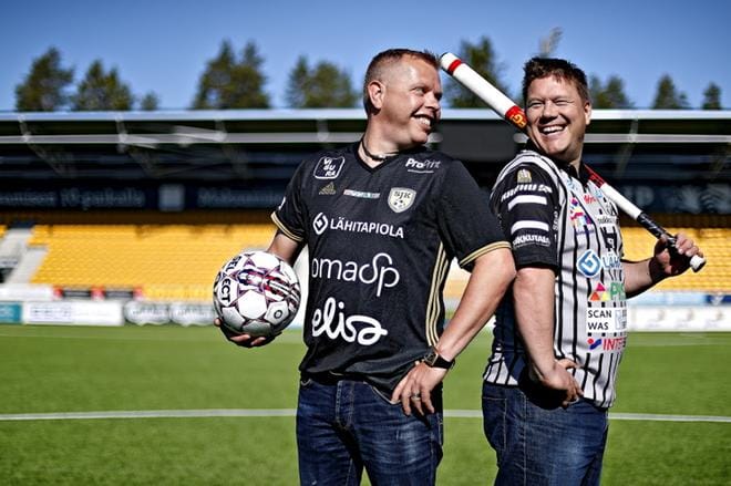 SJK:n toimitusjohtaja Teemu Virtanen (vas.) ja JymyJussien puheenjohtaja Ossi Viljanen odottavat uusia yleisöennätyksiä molempien seurojen kotiotteluihin niin jalkapallo- kuin pesäpallostadionille ensimmäisenä yhteisenä isona tapahtumapäivänä. KUVA: TOMI KOSONEN