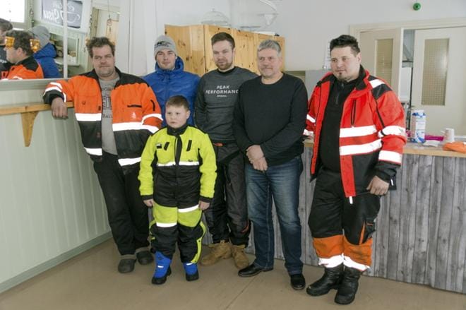 Ratamestari Markus Väliaho (vas.), Feetu Koskinen, kilpailun varajohtaja Atte Laitila, katsastuspäällikkö Heikki Lehisalo ja kilpailun johtaja Mikko Silvonen tiedottivat moottorikelkkailun Cross Country SM -kisoista. Nuorempaa polvea edusti Oliver Silvonen. KUVA: AARRE LÖYTÖMÄKI