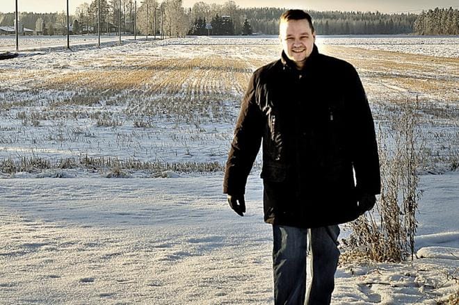 Hellanmaalainen Lasse Rajala on vastustanut kaupungin viemäriverkon vetämistä Hellanmaalle alusta alkaen. ARKISTOKUVA: HEIKKI HAKANEN