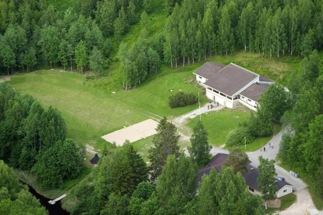 Kurikan kirkkoneuvosto esittää kirkkovaltuustolle, että toisesta leirikeskuksesta luovuttaisiin. Kuvassa Kurikassa sijaitseva Saukkorannan leirikeskus. ARKISTOKUVA