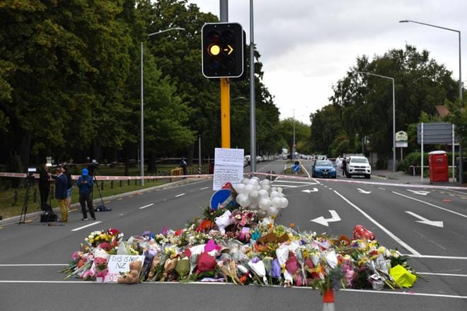 Christchurchissa muistetaan perjantaisen terrori-iskun uhreja. KUVA: Mick Tsikas/EPA