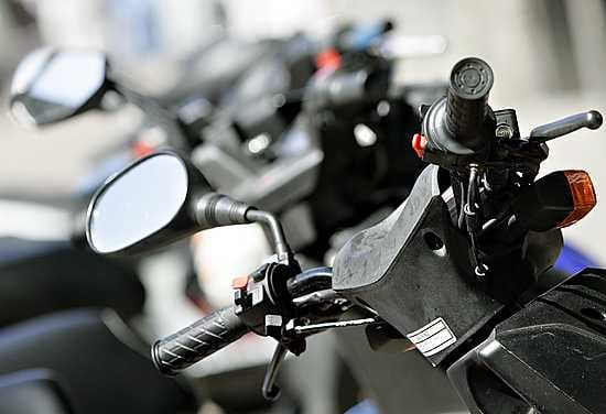 Taustapeilit puuttuvat skoottereista usein.