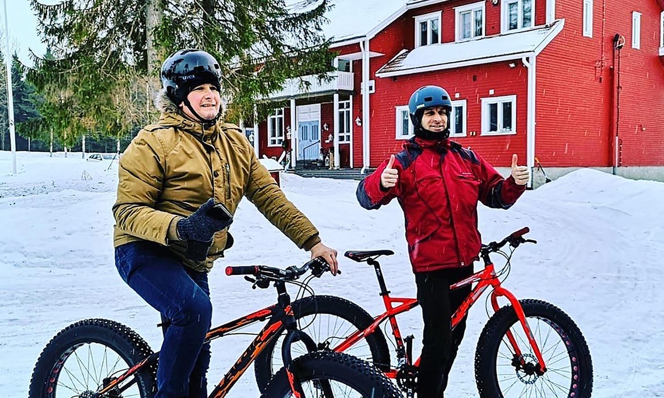 Luonnossa ei ole ryysistä, kun kulkee omia teitään ja pitää kunnolliset turvavälit.