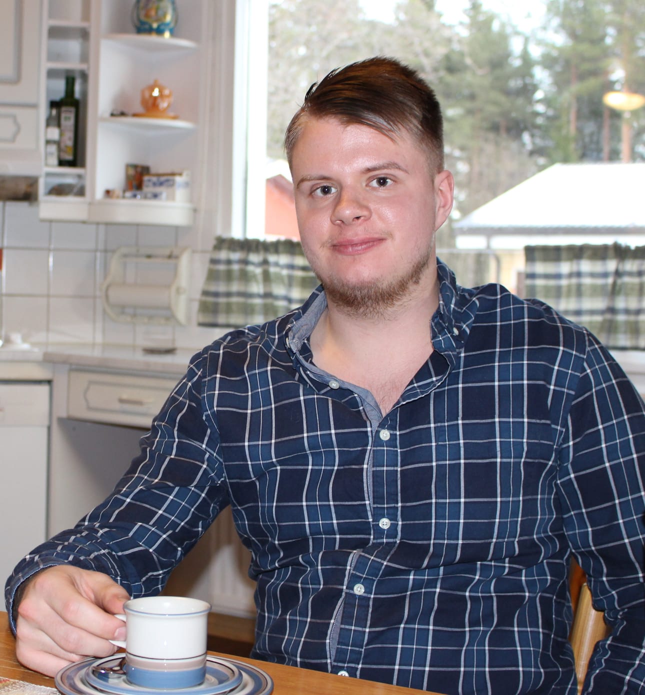 Viikonloppuloma kotona Kempeleessä on lopuillaan. Pian Antte Hietaharju nousee taas junaan ja mieluisa opiskelu Torniossa jatkuu.
