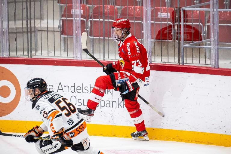 Sportin kanssa sopimuksensa ennen aikojaan purkanut Eemil Erholtz tuli valituksi Leijoniin. Arkistokuva.