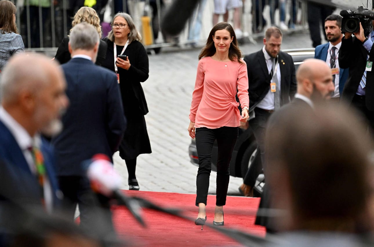 Pääministeri Sanna Marin osallistuu Prahassa Euroopan huippupoliitikkojen epäviralliseen kokoukseen. LEHTIKUVA / AFP