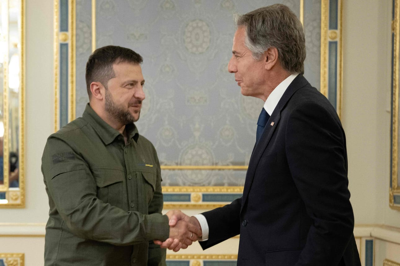 Ukrainan presidentti Volodymyr Zelenskyi (vas.) ja Yhdysvaltain ulkoministeri Antony Blinken tapasivat Kiovassa keskiviikkona. LEHTIKUVA / AFP