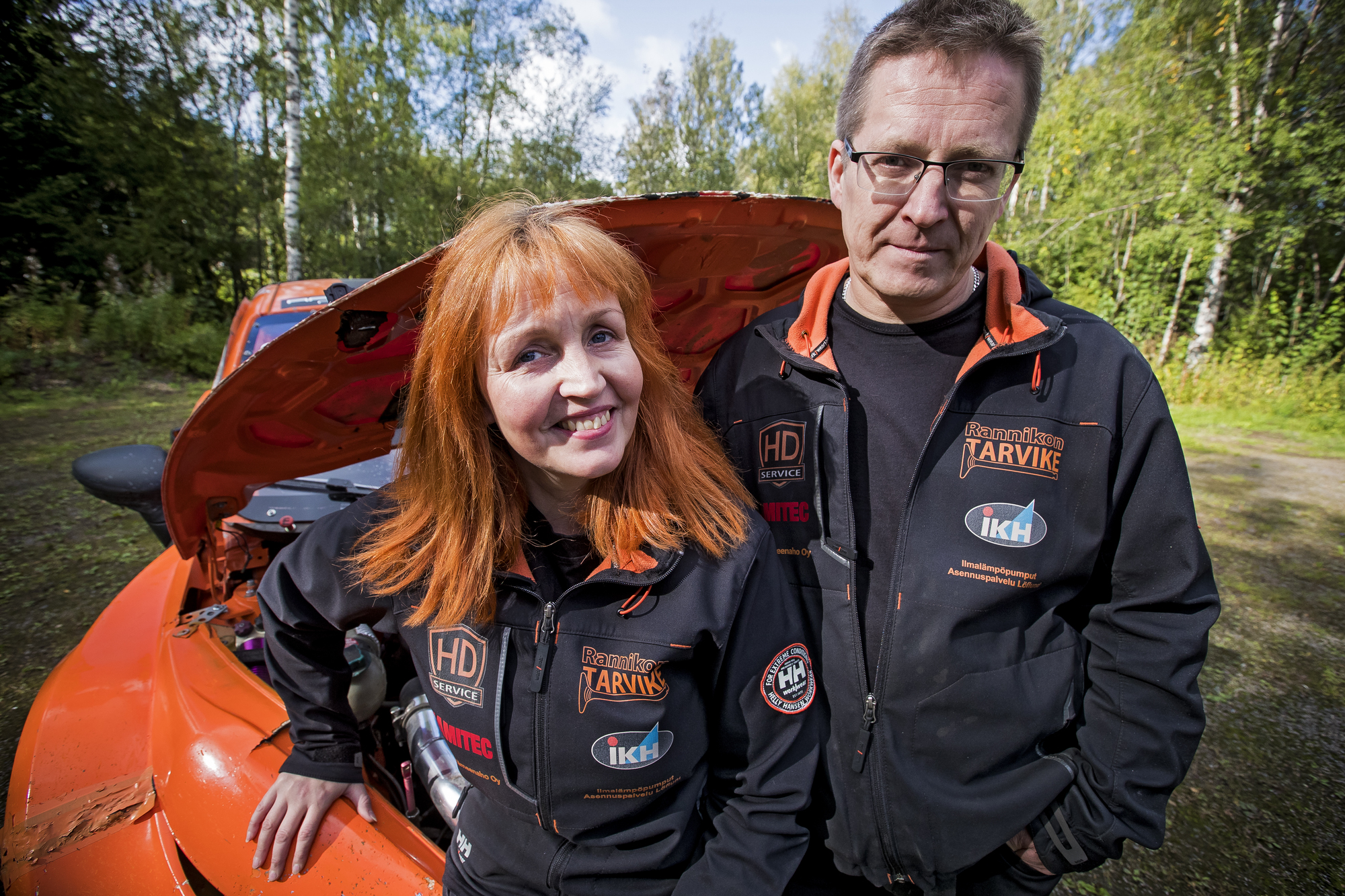 Anu ja Ari Perkiömäki kiertävät kesän aikana kisoja eri puolilla Suomea. Kilpaa ajavalle Arille on tärkeää, että taustalta löytyy runsaasti tukijoita.