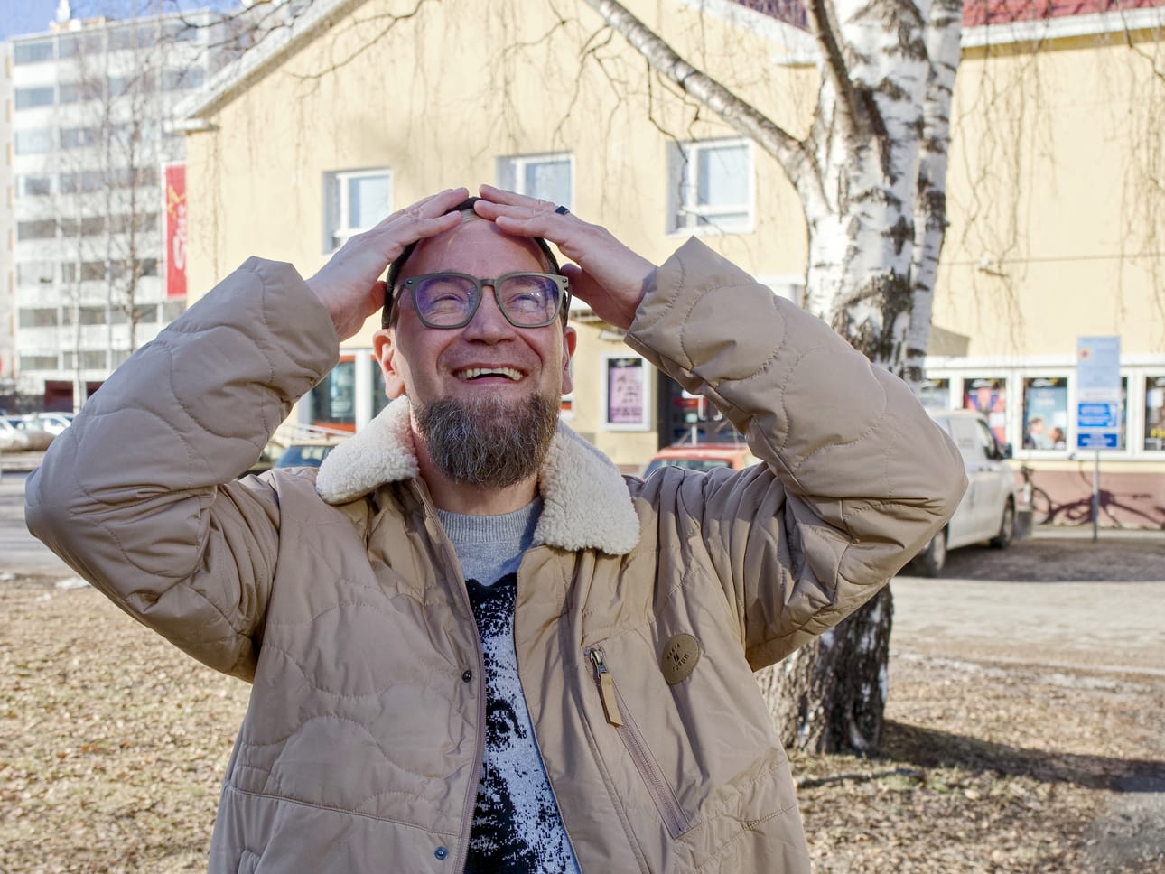 Jukka Kärkkäinen alkoi tehdä dokumenttielokuvia asuessaan Oulussa vuosituhannen alussa. Kärkkäinen ja Kappale kauneinta Suomea -uutuuden päähenkilöt vierailevat elokuvansa näytöksessä Starissa 8. huhtikuuta.