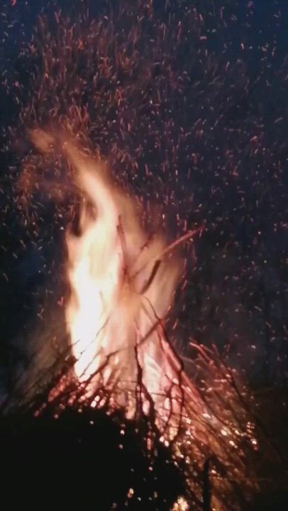 Lammassren pääsiäiskokko toi iloa ja valoa ja laulut raikui. Uskomusten mukaan trollit pelkää tulta. LC Oulu täyttää 70 vuotta! 30.3.2024