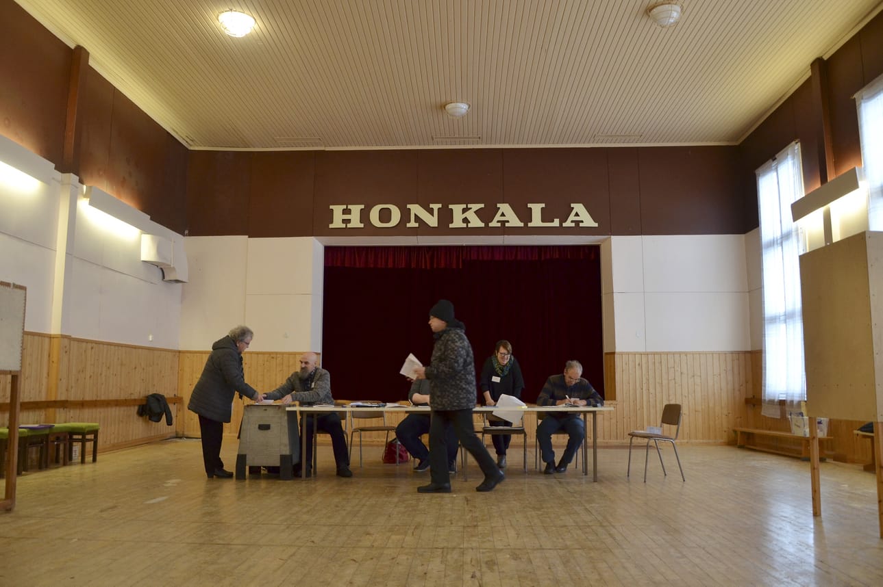 Yksi Jurvan nykyisistä äänestyspaikoista on Niemenkylän nuorisoseura. Viimeinen vaalipäivä siellä on ehkä jo vietetty.