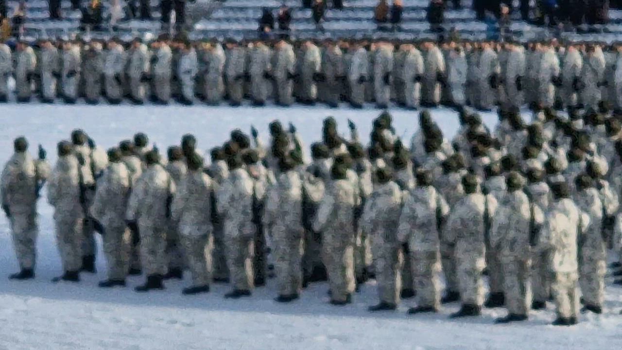 Oulu Raatin urheilukenttä. 13.2.2026 Kainuunprikaatin alokkaiden Sotilasvala. Pakkasta - 19 astetta