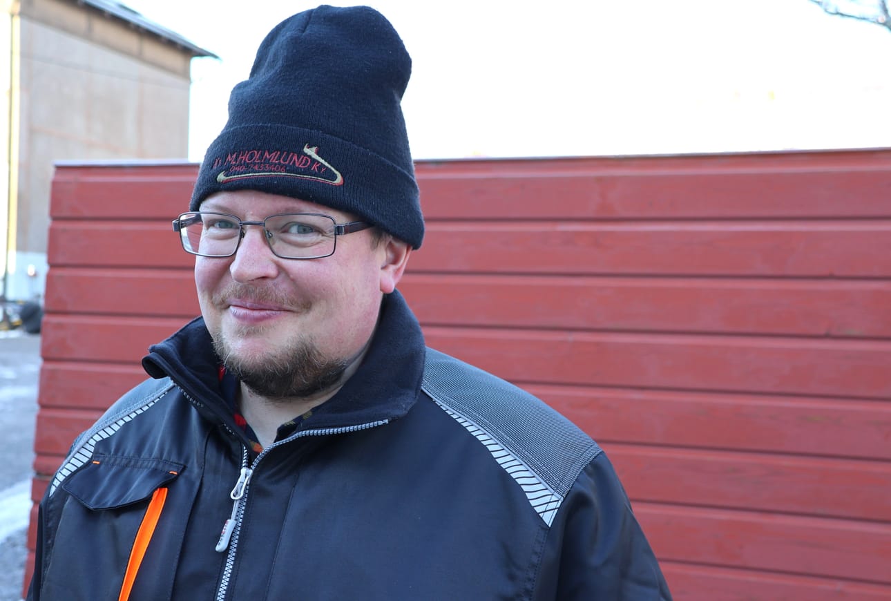 Michael Holmlund tekee töitä sekä Kristiinan suomalaiselle että ruotsalaiselle seurakunnalle.