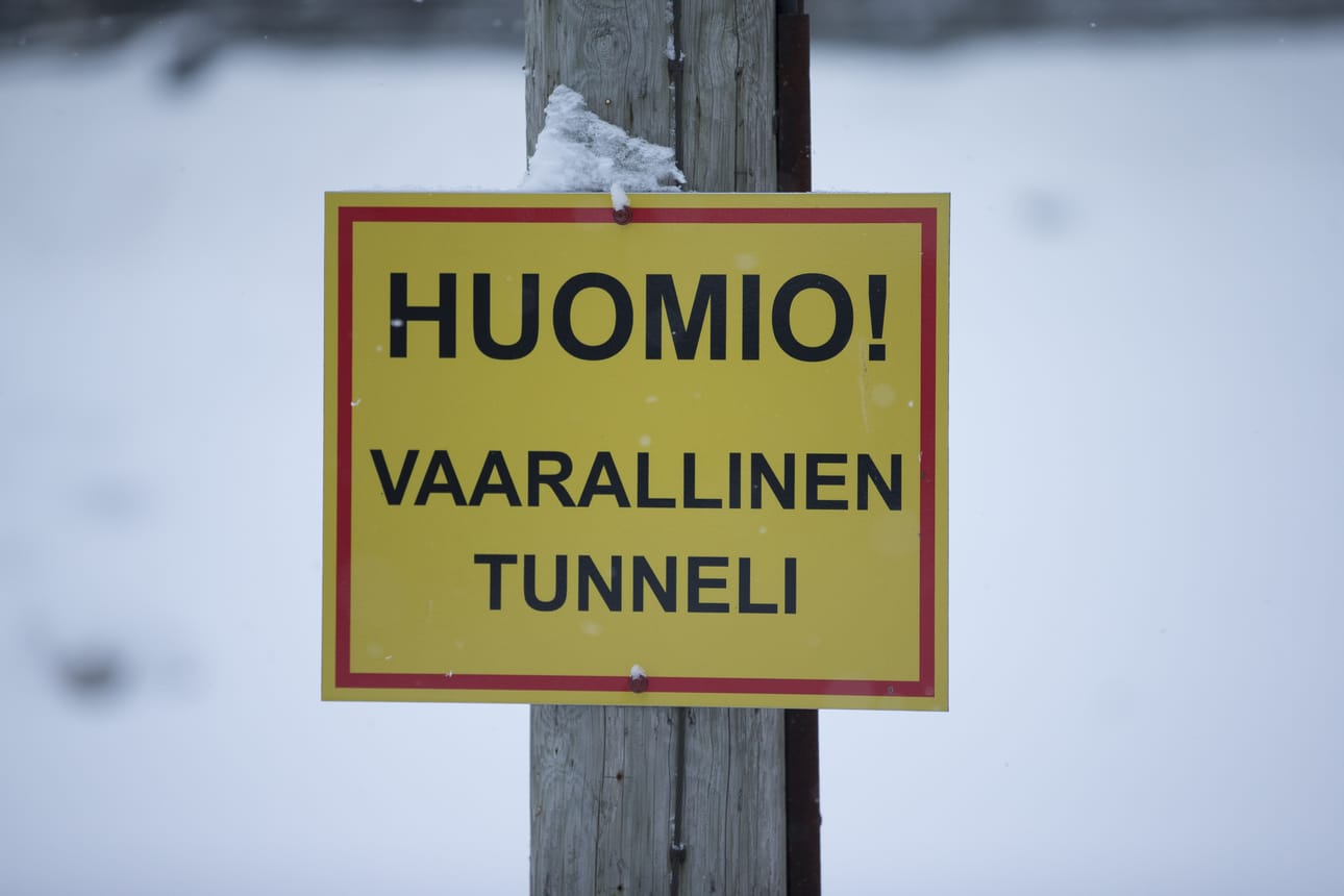 Ollinkalliontien tunnelin seudulla kannattaa olla erityisen varovainen, sillä latukone joutuu kiertämään sen autotien kautta.