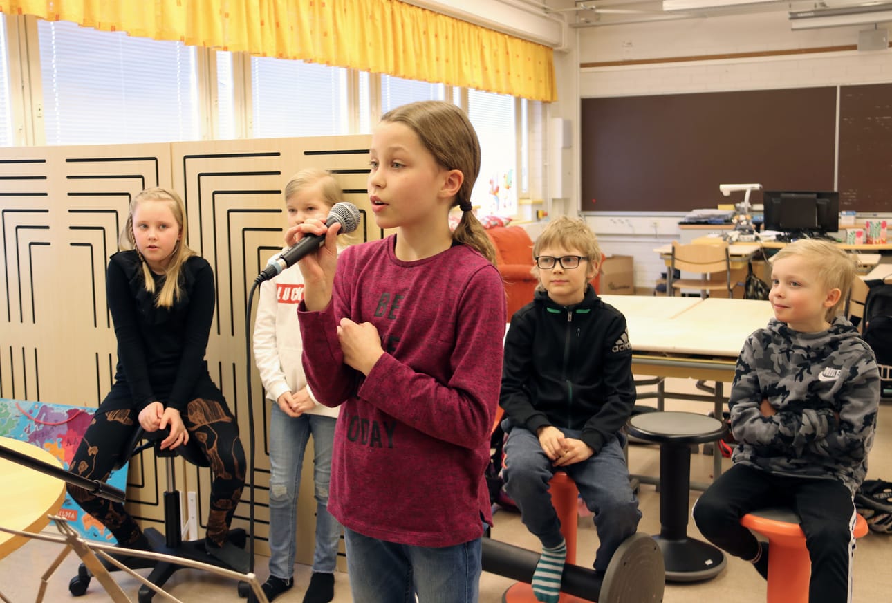 Adele, Lilja-Sofia, Aatu ja Aleksi seuraavat, kun Sanni laulaa. Tenavatahti-lastenlaulukatselmuksesta lapset saavat esiintymiskokemusta.