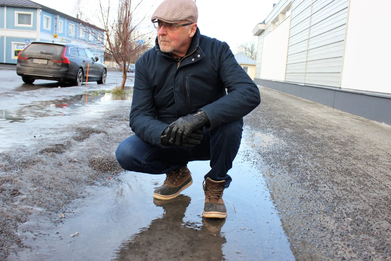 Kristiinalaisen Christian Bussin mielestä on ikävää, että keskellä helmikuuta on monta astetta lämmintä ja vesilätäköitä. Hänen mukaansa ilmiö ei ole uusi, vaan säävaihteluja on pitkällä aikavälillä jaksoittain.