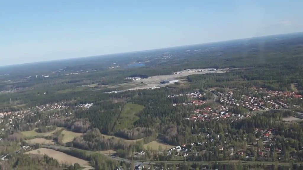 Lennokki melkein törmäsi lääkärihelikopteriin Pirkkalassa