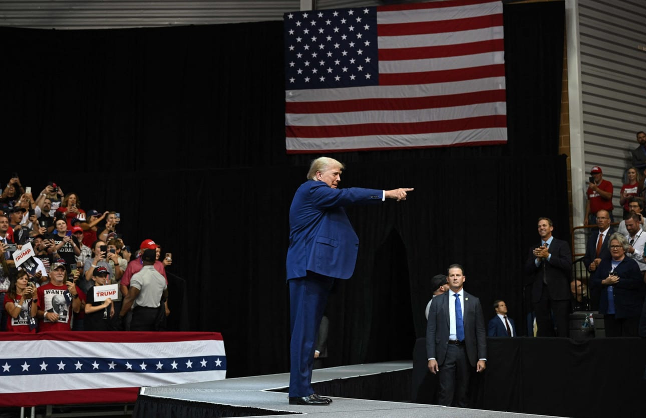 Syyttäjän mukaan Donald Trumpin kommentit ovat johtaneet jo uhkauksiin niin oikeuslaitosta kuin syyttäjiä kohtaan. Trump kuvattiin Etelä-Dakotassa viime viikolla. LEHTIKUVA/AFP