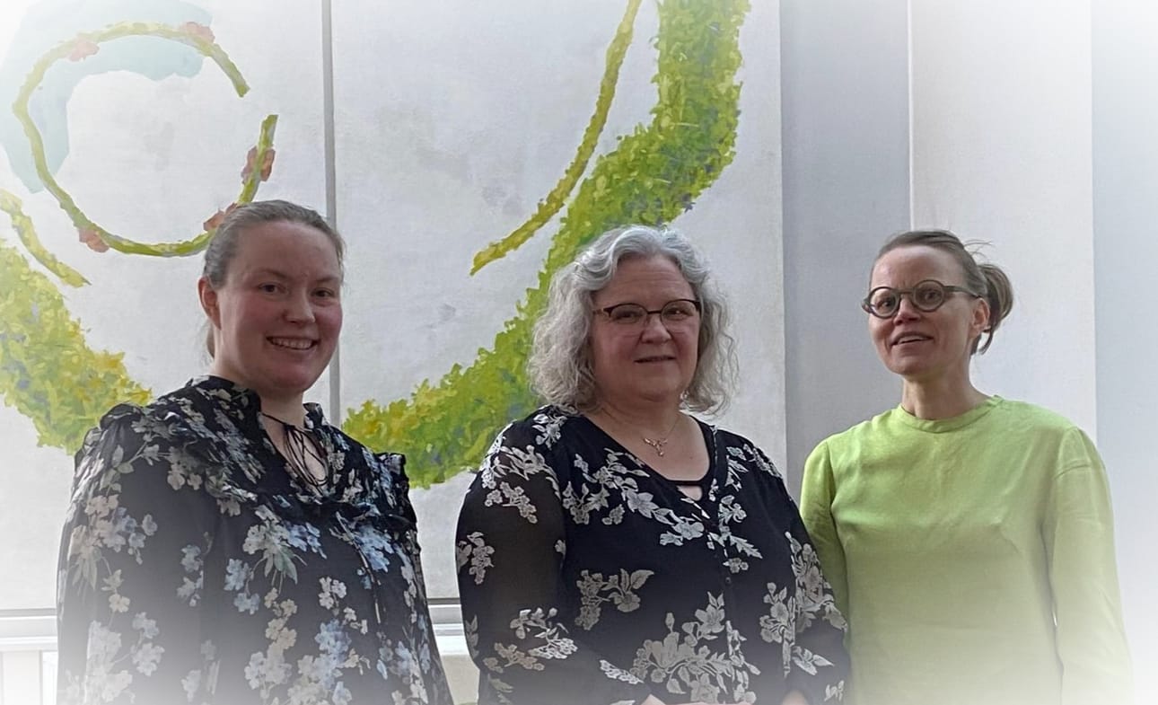 Konsertissa esiintyvät Johanna Simonen (urut ja piano), Sirkka Rautakoski (mezzosopraano) sekä .Eeva Holappa (sopraano, viulu),
