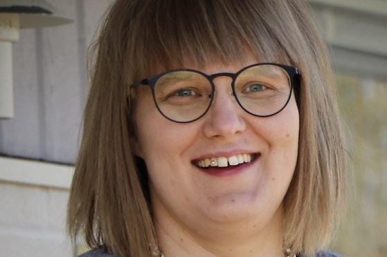 Sari Rentola-Hirvelä korostaa koulutetun ja ammattitaitoisen henkilökunnan merkitystä. KUVA: SARI HEINILÄ