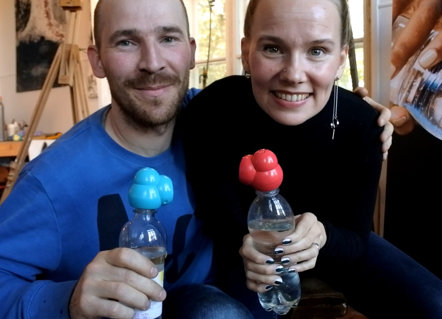Janne ja Eve Alasaarela ovat suunnitelleet tuotteen ja sen ulkoasun.