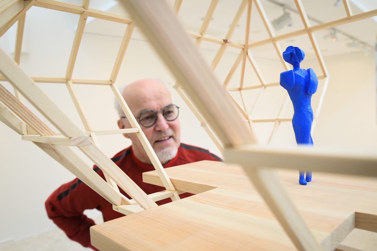 Seppo Koutaniemelle oli selvää jo arkkitehtiuransa alussa, että tulee eläkepäivillään omistautumaan kuvanveistäjän rooliin.