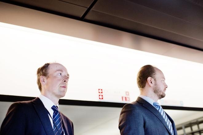 Puheenjohtajaehdokkaat Jussi Halla-aho (vas.) ja Sampo Terho pääsevät ottamaan toisistaan mittaa puoluetoimiston järjestämissä tenteissä. KUVA: Emilia Kangasluoma