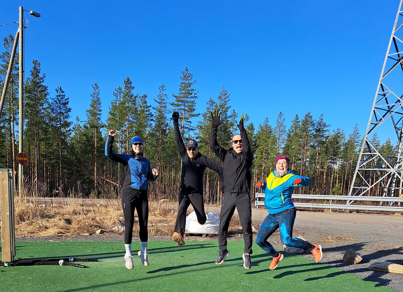 Orkesterimuusikot Hanna Kankaanpää (vas.), Seppo Istukaissaari, Jussi Haavisto ja Heli Lahti ottavat vastaan uuden haasteen.