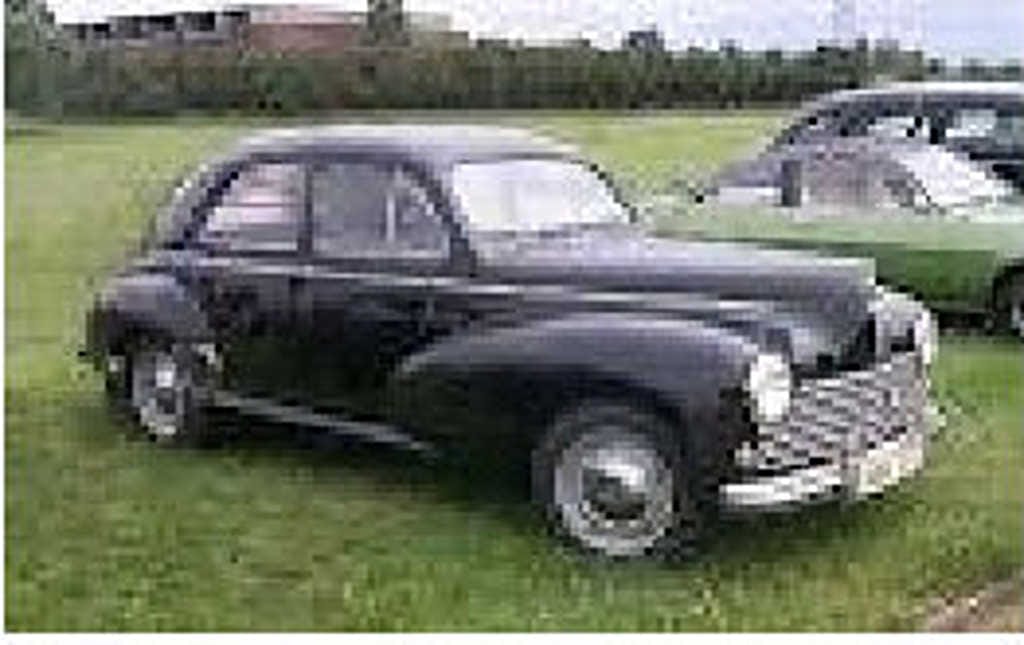 Kadonnut mies liikkuu kuvassa olevan kaltaisella vuoden 1959 Peugeot 203-henkilöautolla.
