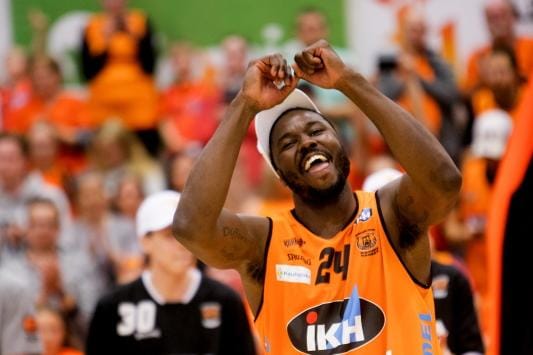 Flenard Whitfield ja SM-kultamitali.
