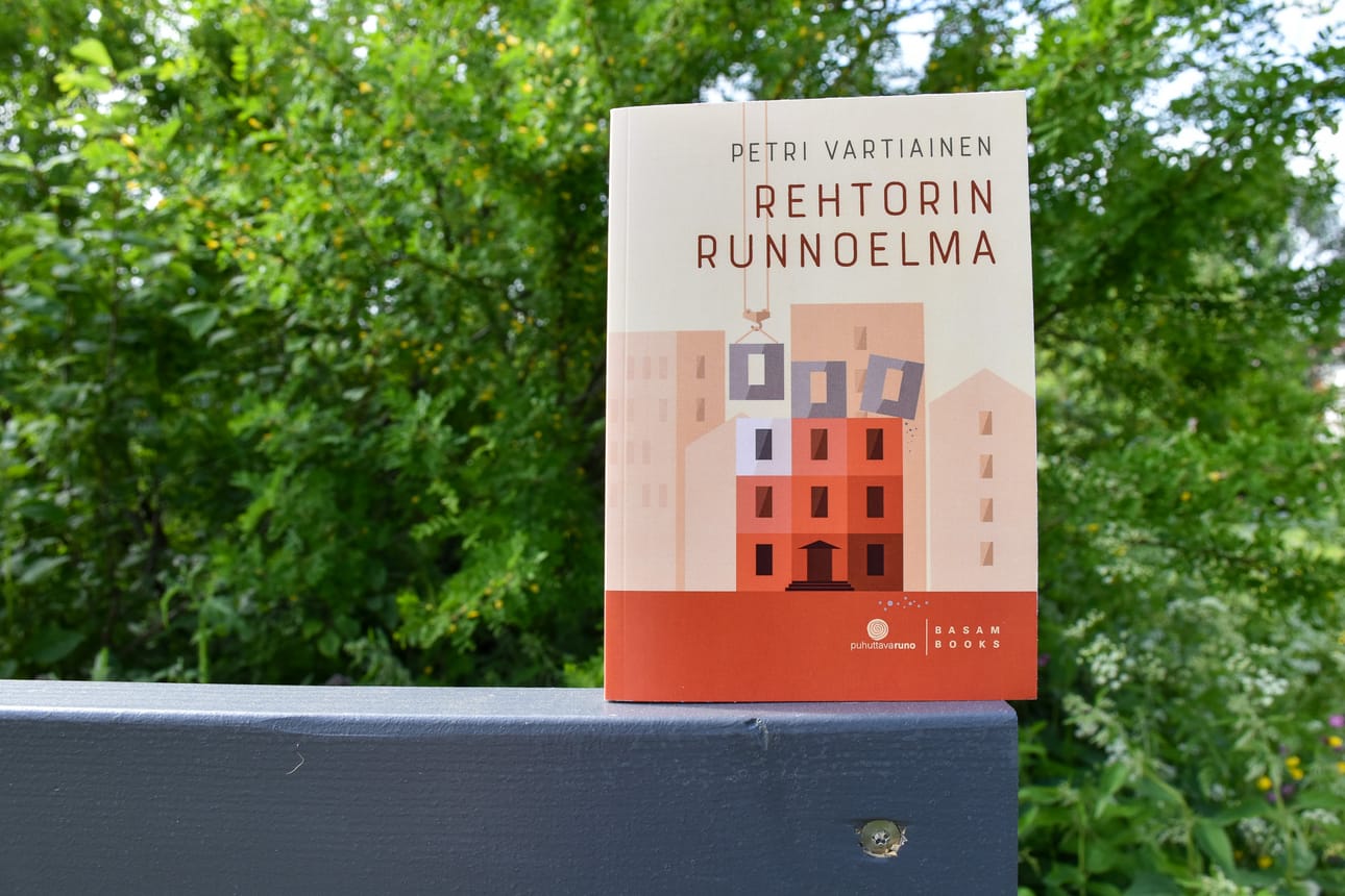 Petri Vartiaiselta julkaistiin runoteos Rehtorin runnoelma heinäkuussa.
