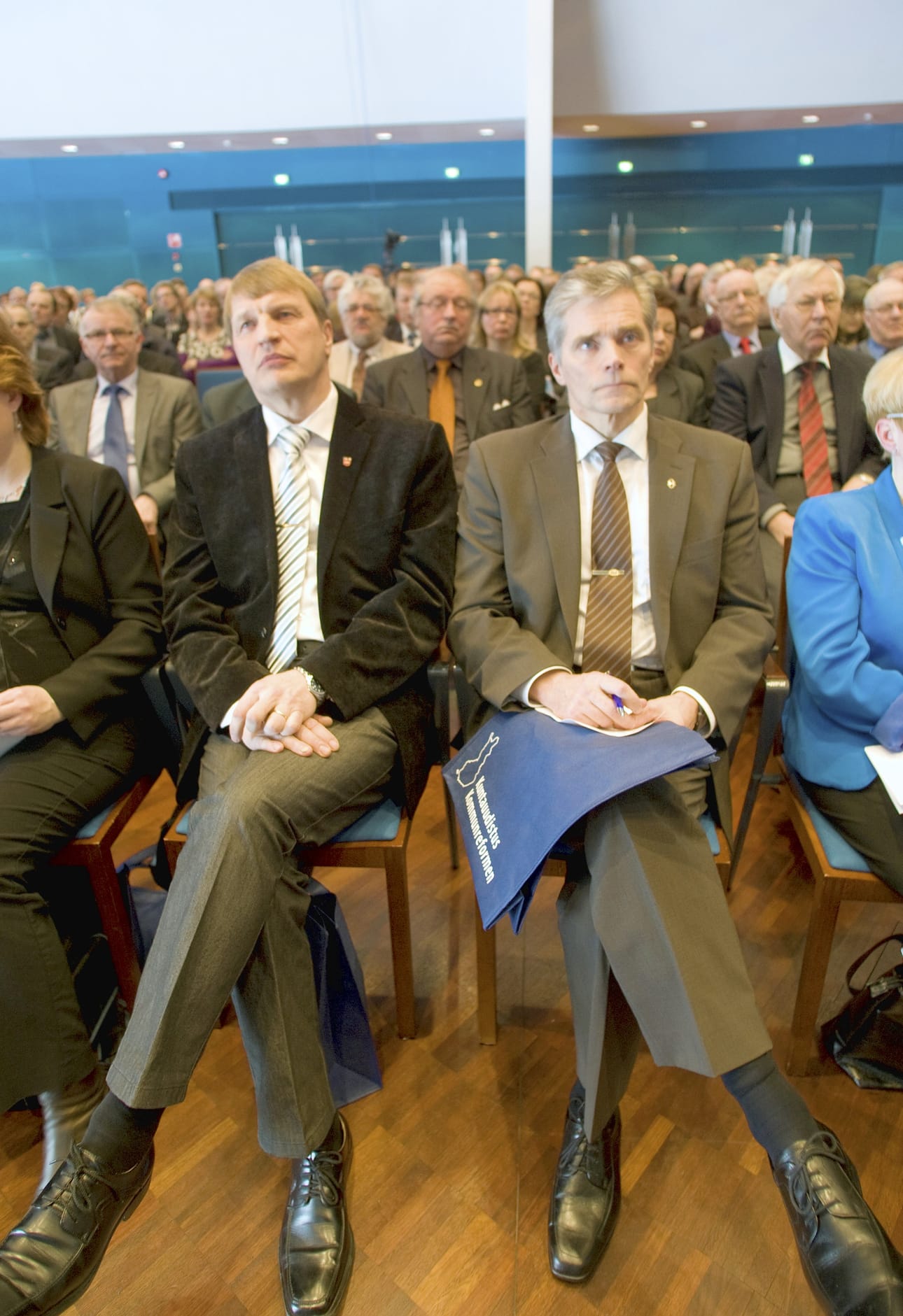 Vesa Turpeinen Taivalkoskelta (vas.) ja Matti Heikkilä Kuusamosta esittivät kuntiensa puheenvuorot Oulun kuulemistilaisuudessa maanantaina.