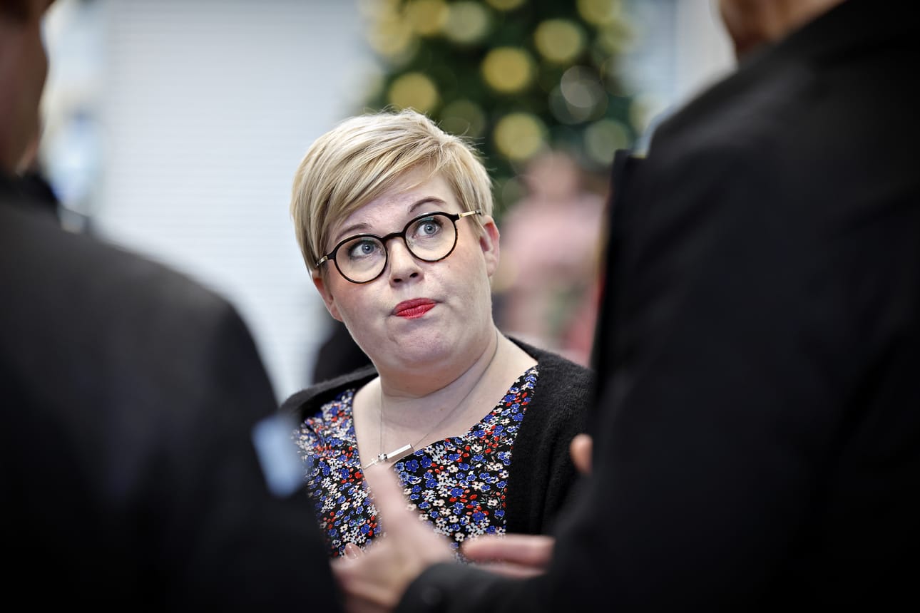 Annika Saarikko puhui päivällä Peräseinäjoen vanhustenkotiyhdistyksen juhlassa. Saarikon isoäiti oli Koivukaaren palvelukeskuksen ensimmäisiä asukkaita 1990-luvulla. Saarikon äiti on Peräseinäjoelta ja Saarikko sanoo olevansa puoliksi peräseinäjokelainen. Kuva on Epstorilta.