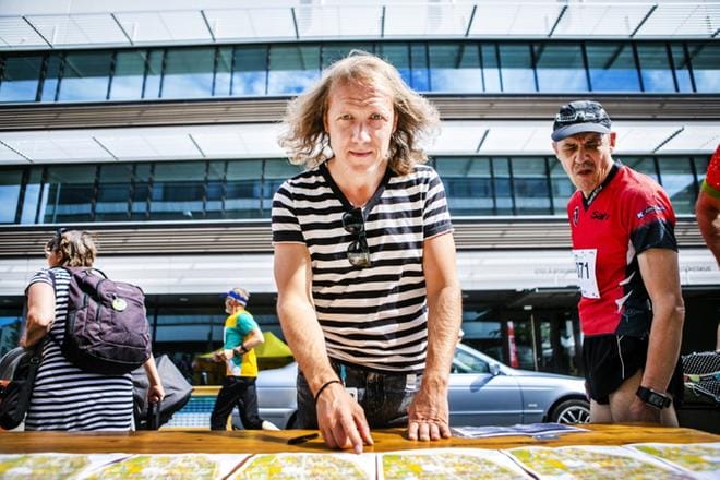 Simo Santapukki ei uskaltanut ottaa riskiä, ettei kuntoutusvaiheessa oleva olkapää lähtisi uudestaan sijoiltaan ennen tärkeä keikkaa Vauhtiajoilla. KUVA: KRISTA LUOMA