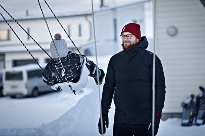 Rami Perälä ryhtyi muutama vuosi sitten kaveriksi alakouluikää kolkuttelevalle pojalle. Kun oman perheen lapsiluku on kasvanut kolmeen, odottaa kaveritoiminta parempaa aikaa. KUVA: TOMI KOSONEN