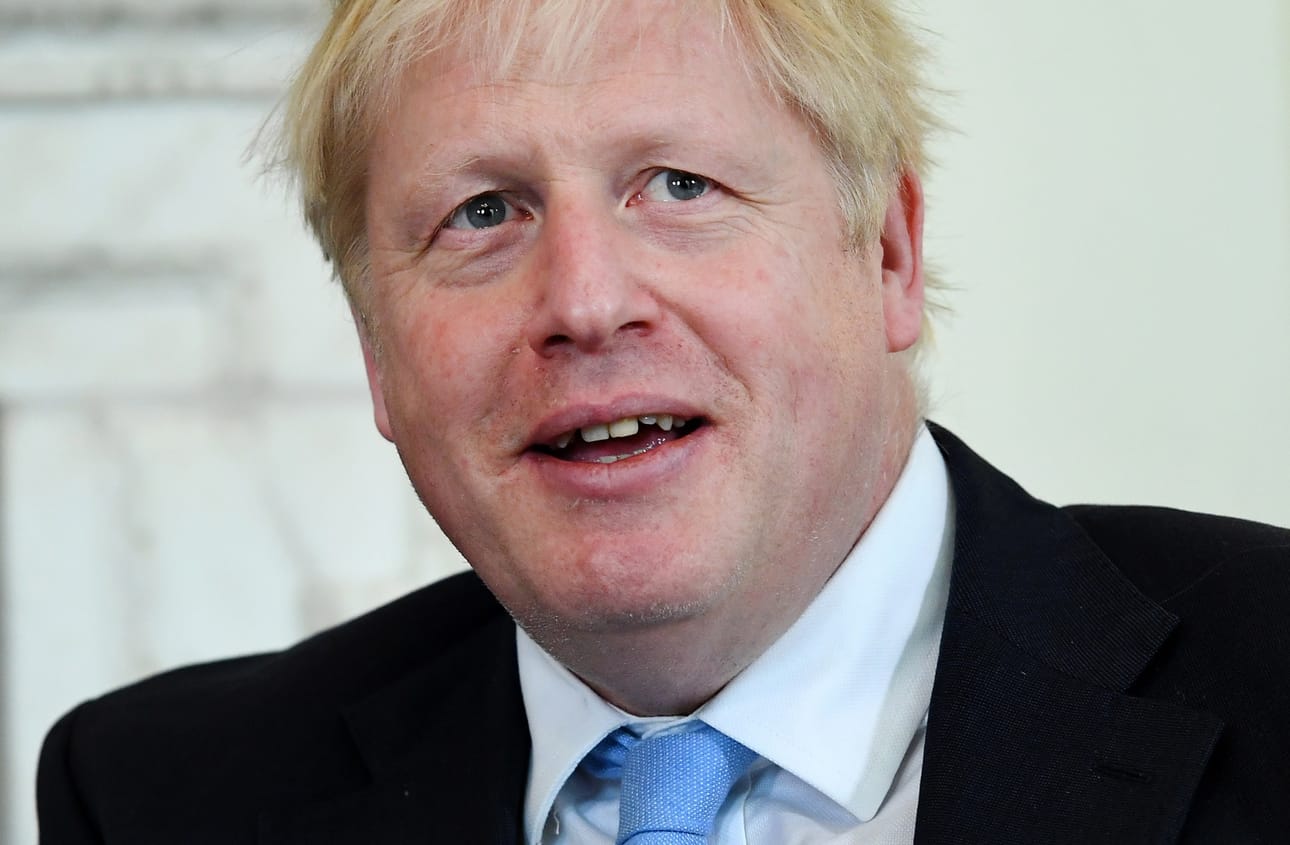 "Meillä on mahtava uusi sopimus, jolla hallinta saadaan takaisin", tviittasi Britannian pääministeri Boris Johnson.