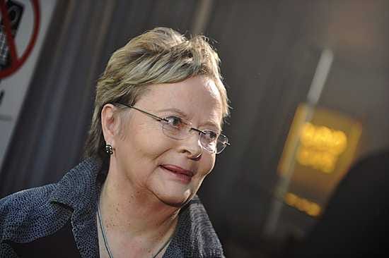 Sosiaalidemokraattien omaan presidenttipeliin on heitetty uusi nimi. Puolueen varapuheenjohtaja Maria Guzenina-Richardson tarjoaa ehdokkaaksi europarlamentaarikko Liisa Jaakonsaarta.