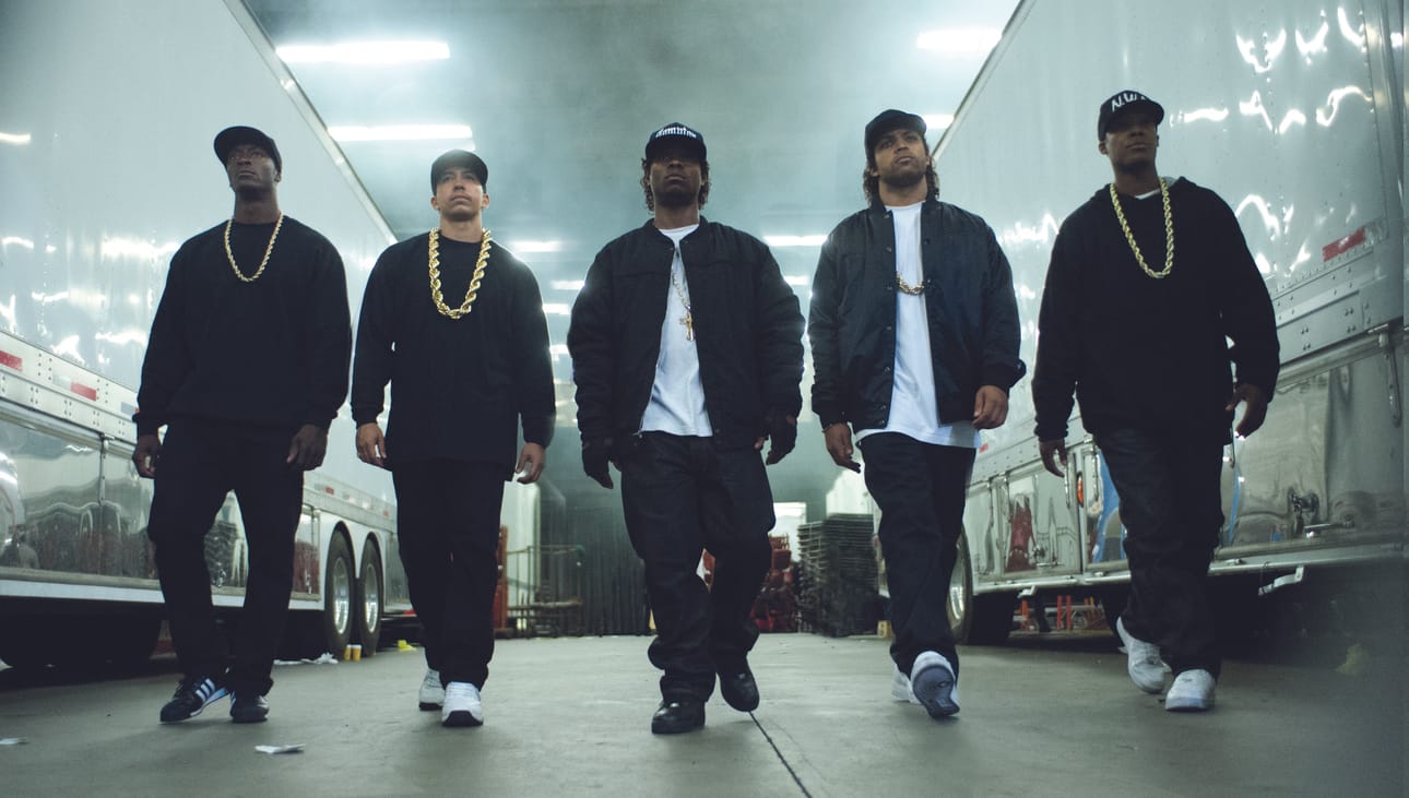 N.W.A:n viisikkoa näyttelevät Aldis Hodge, Neil Brown, Jason Mitchell, O'Shea Jackson Jr. ja Corey Hawkins.