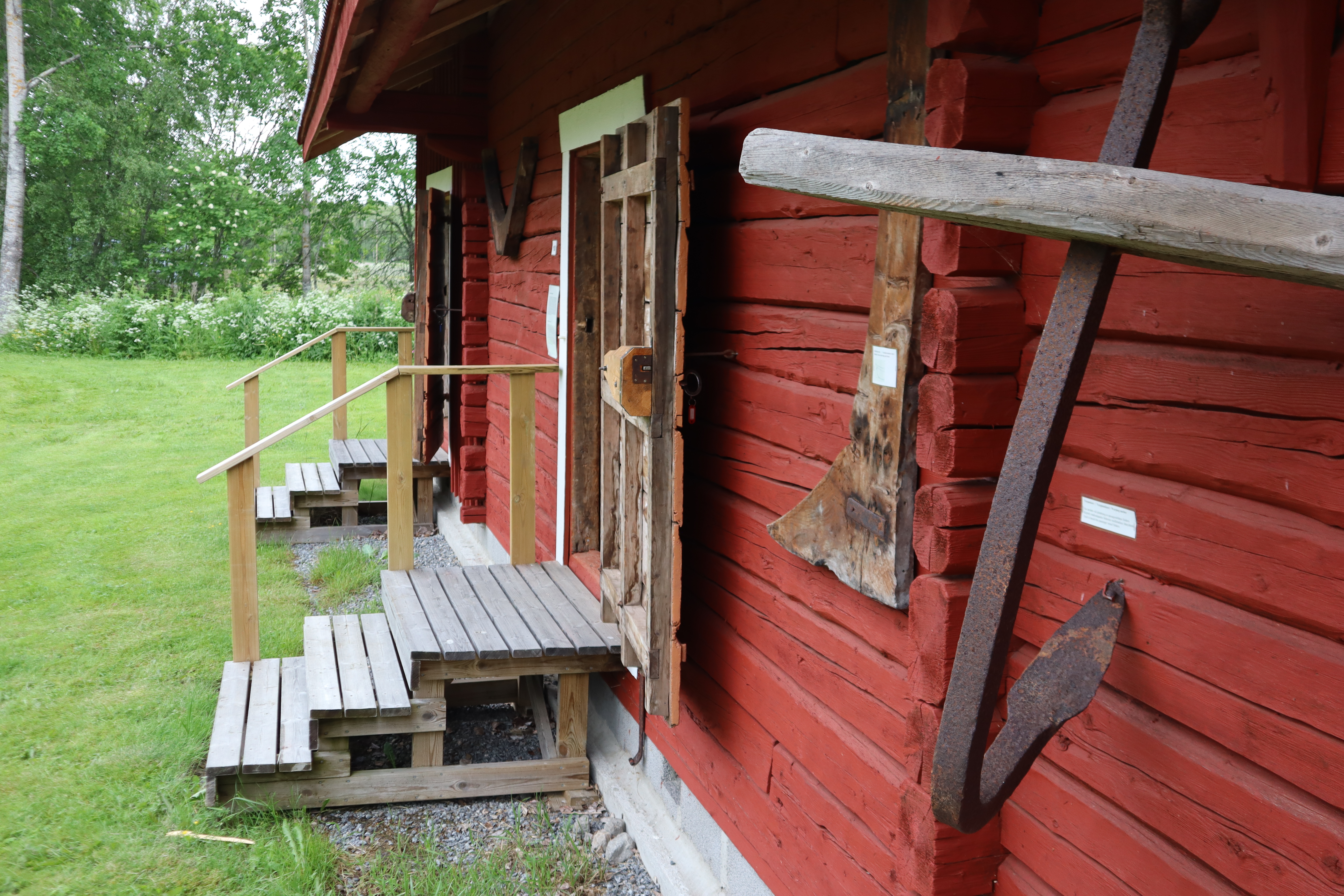 Kyläyhteisö on vuosien varrella lahjoittanut monenlaista esineistöä kotiseutumuseoon.