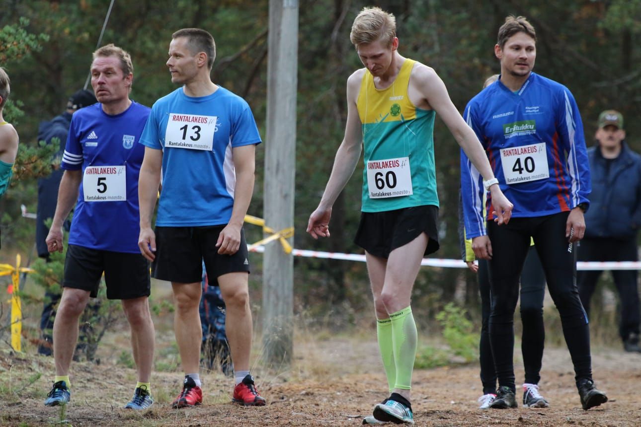 Lähtöviivalla Jari Ohukainen (vasemmalla), Jari Rantala, Tuomas Aho ja Mikko Palosaari.