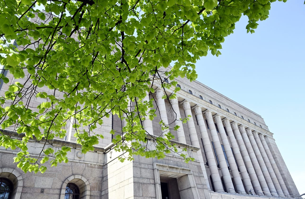Äänestyksestä oli poissa 31 kansanedustajaa. LEHTIKUVA / HEIKKI SAUKKOMAA