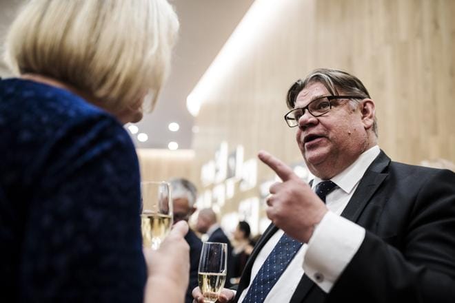 Ulkoministeri Timo Soini palkittiin taannoisella Viron-vierailullaan Maarjamaan ristin ritarikunnan toisen luokan ansiomerkillä. KUVA: Silja Viitala