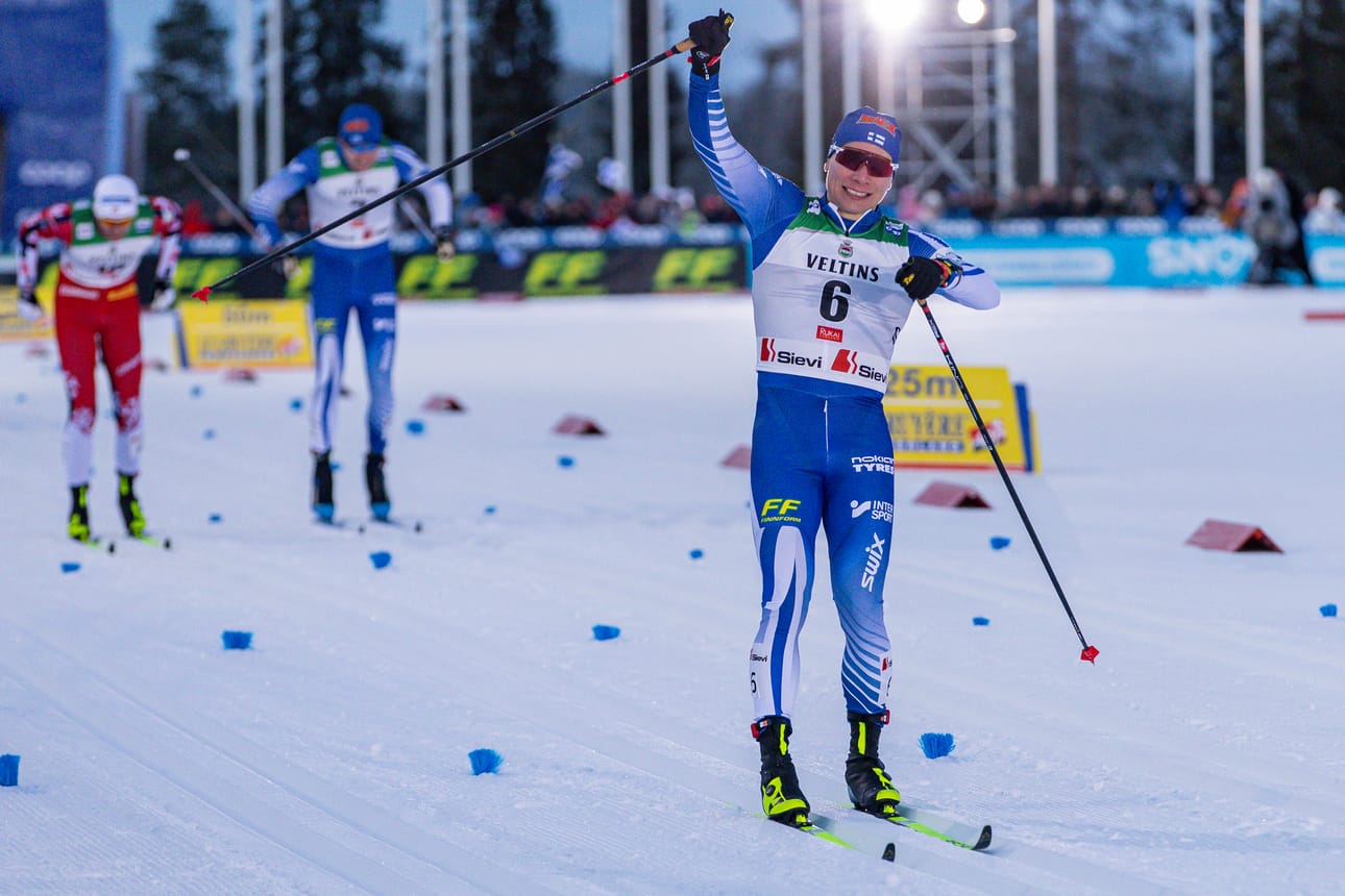 Lauri Vuorinen aloitti maailmancupin kauden räväkästi Rukan kolmossijalla.