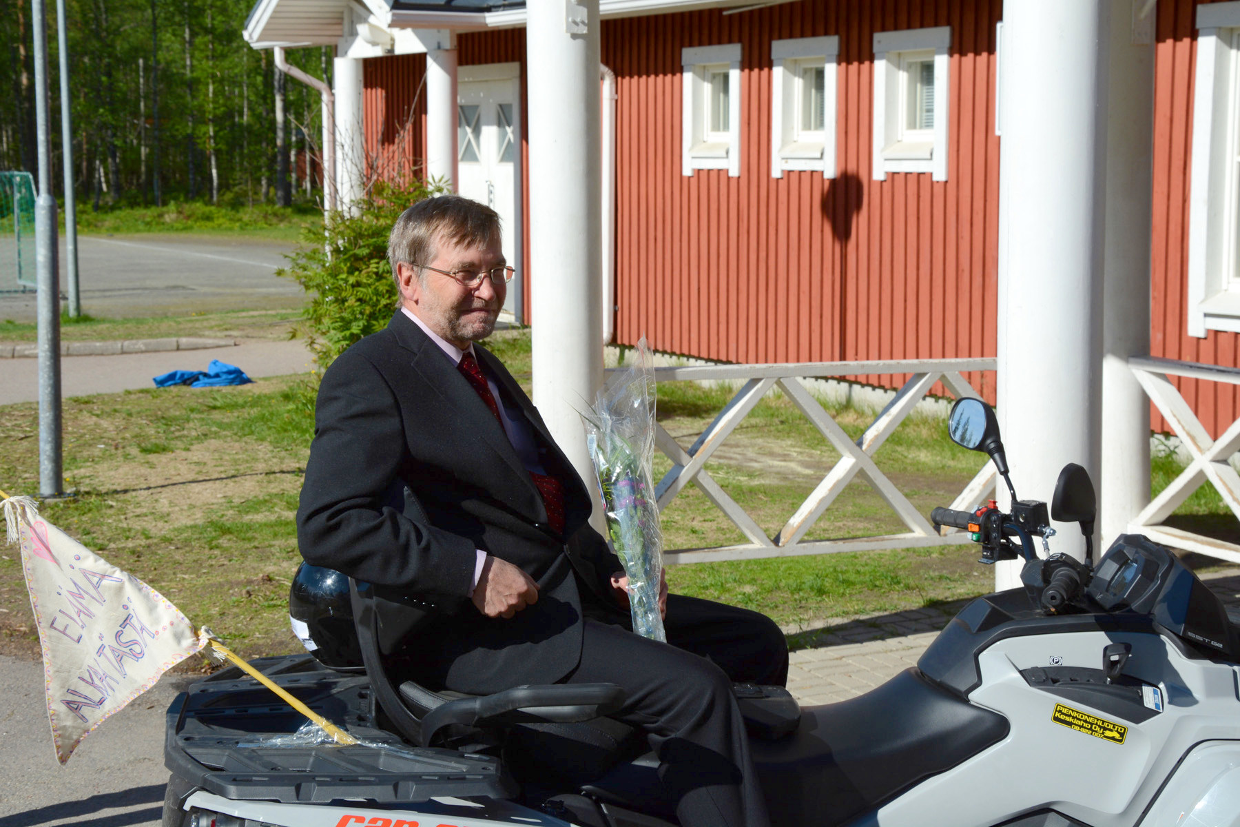Opettaja Heikki Turves siirtyi eläkkeelle tyylillä.