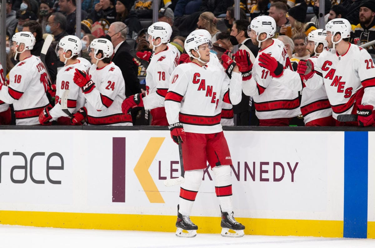 Jesperi Kotkaniemi palasi kaukaloon reilun parin viikon tauon jälkeen Detroit-ottelussa. Arkistokuva. LEHTIKUVA/AFP