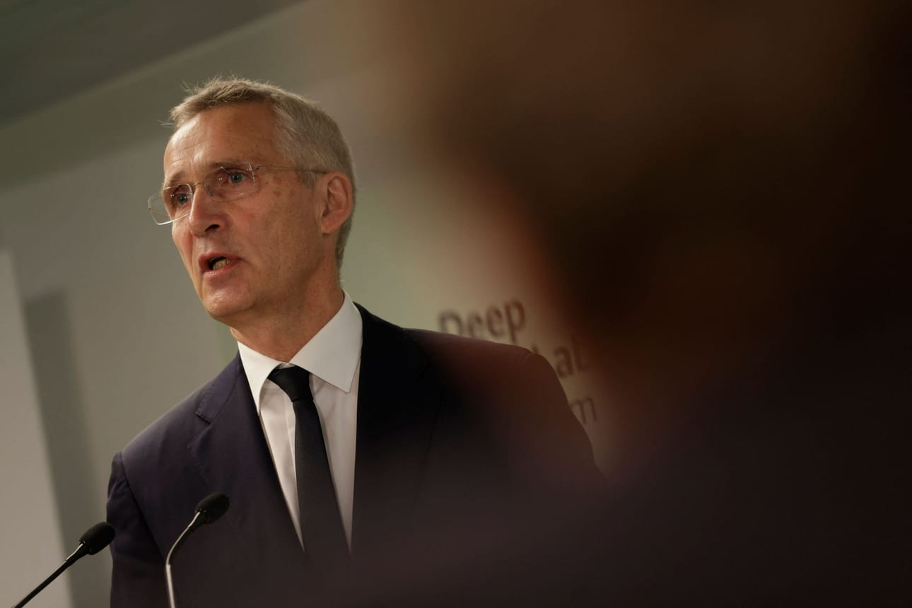Naton pääsihteeri Jens Stoltenberg kertoo valtuuttaneensa jo torstaina lisäjoukkojen lähettämisen alueelle. LEHTIKUVA/AFP